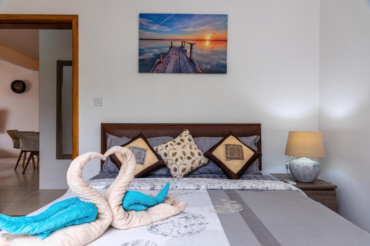 West Wood Holiday Apartment, C6 - Flic En Flac With Pool At A Quiet Location, Beautifully Decorated And Close To The Beach מראה חיצוני תמונה