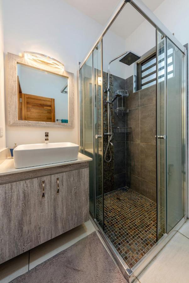 West Wood Holiday Apartment, C6 - Flic En Flac With Pool At A Quiet Location, Beautifully Decorated And Close To The Beach מראה חיצוני תמונה